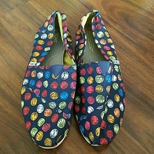 NWOT TOMS Navy Blue w/ Multi Colored Dots